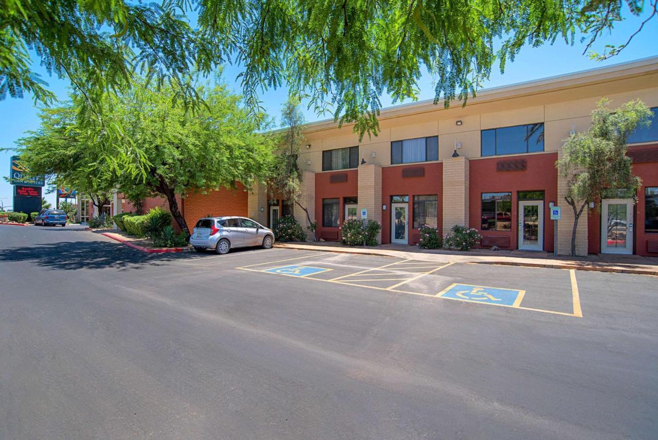 Quality Inn & Suites Phoenix Nw - Sun City Youngtown Eksteriør bilde