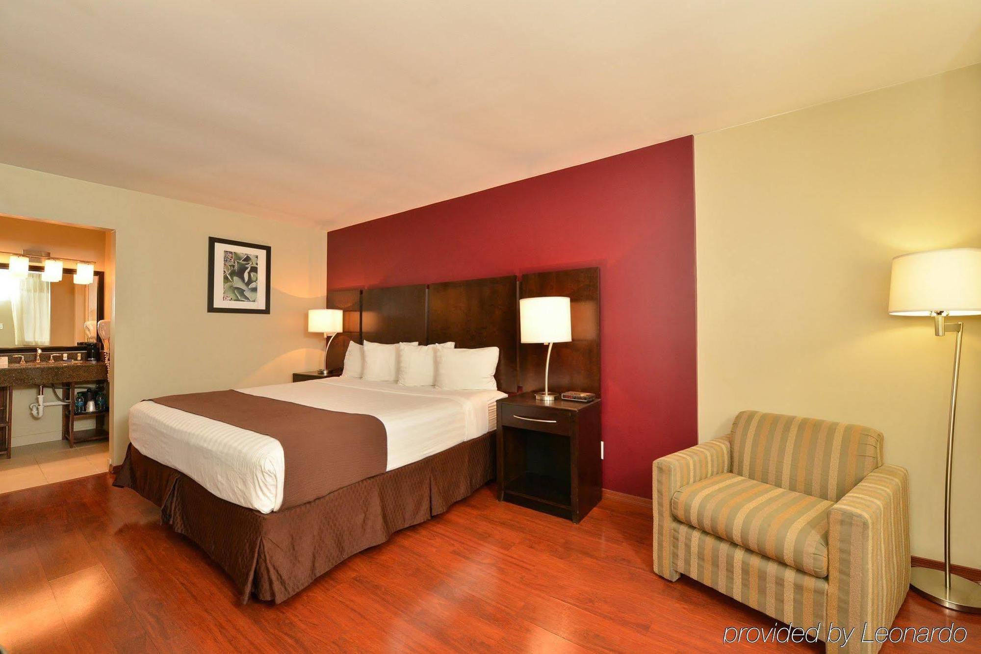 Quality Inn & Suites Phoenix Nw - Sun City Youngtown Eksteriør bilde