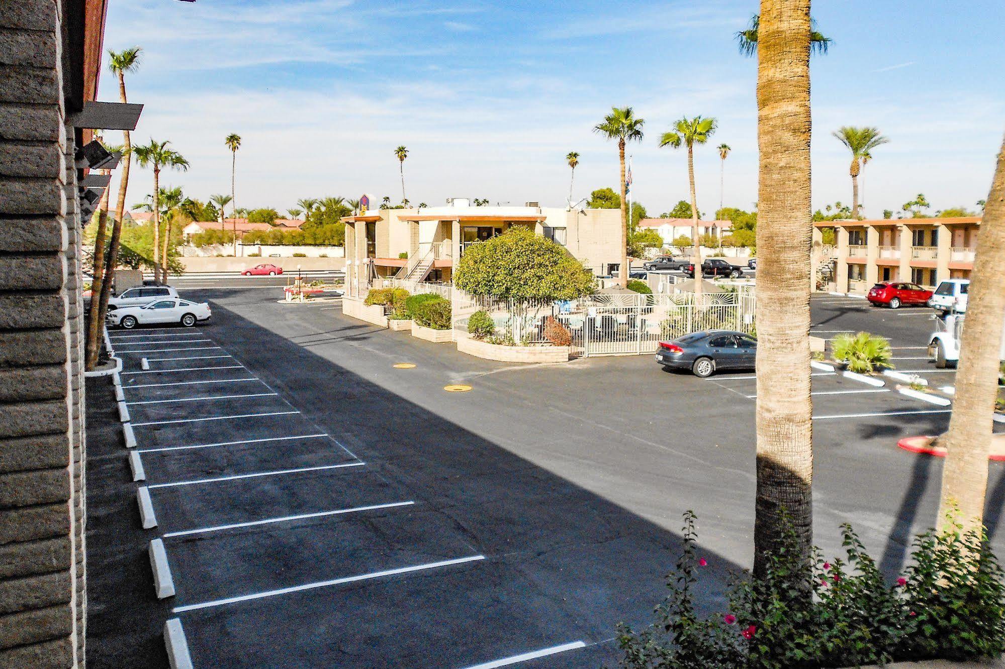 Quality Inn & Suites Phoenix Nw - Sun City Youngtown Eksteriør bilde