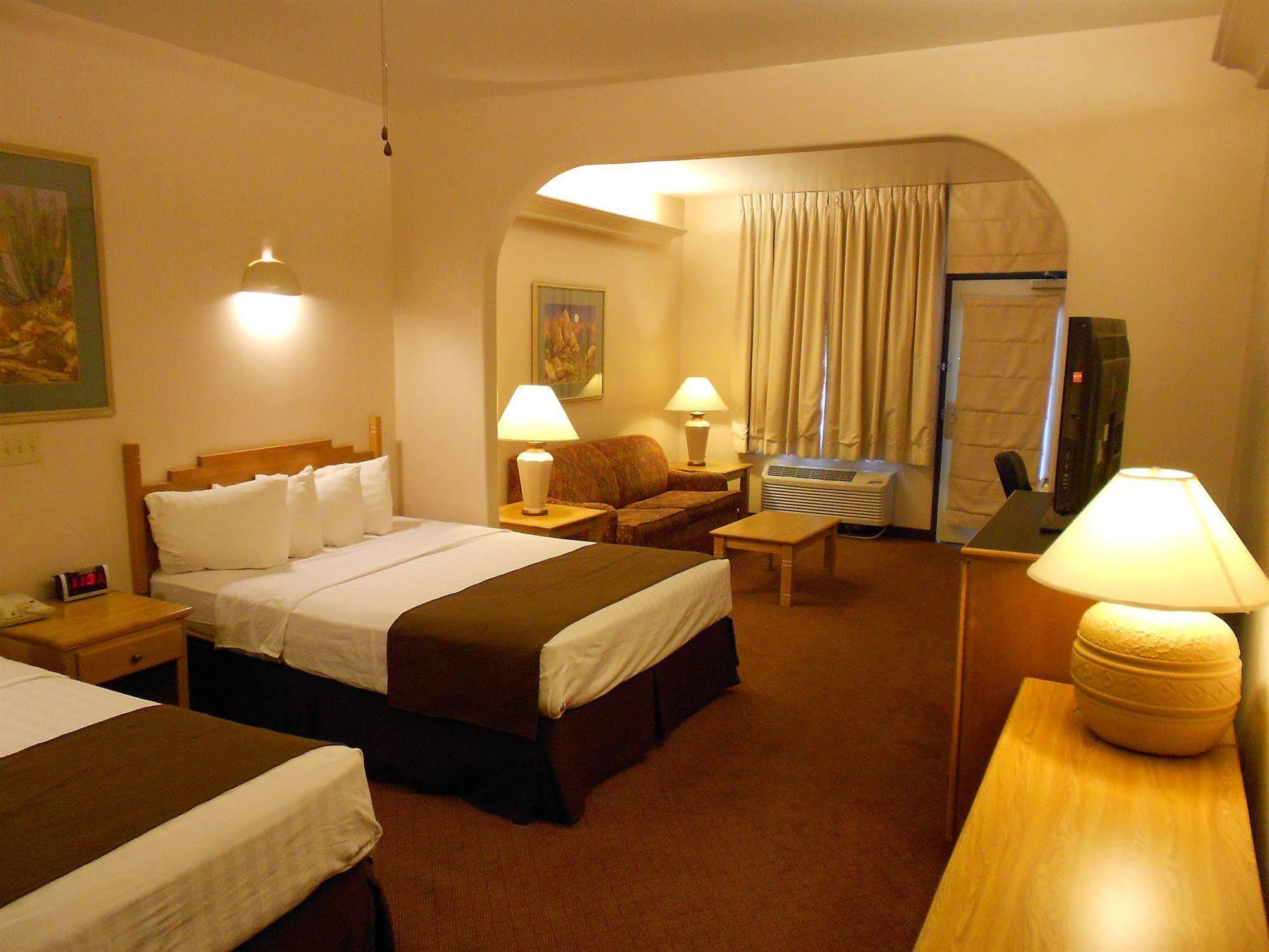 Quality Inn & Suites Phoenix Nw - Sun City Youngtown Eksteriør bilde