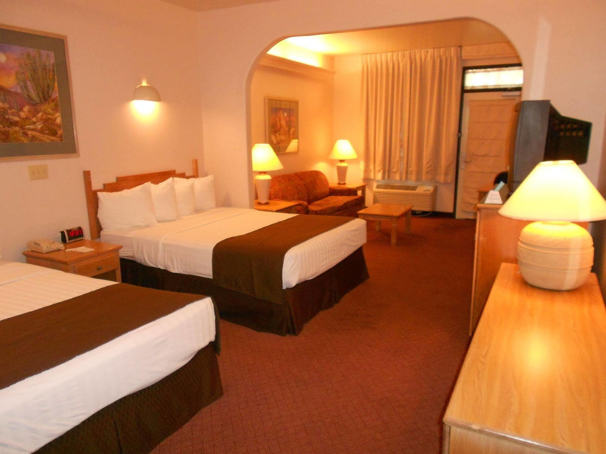 Quality Inn & Suites Phoenix Nw - Sun City Youngtown Eksteriør bilde