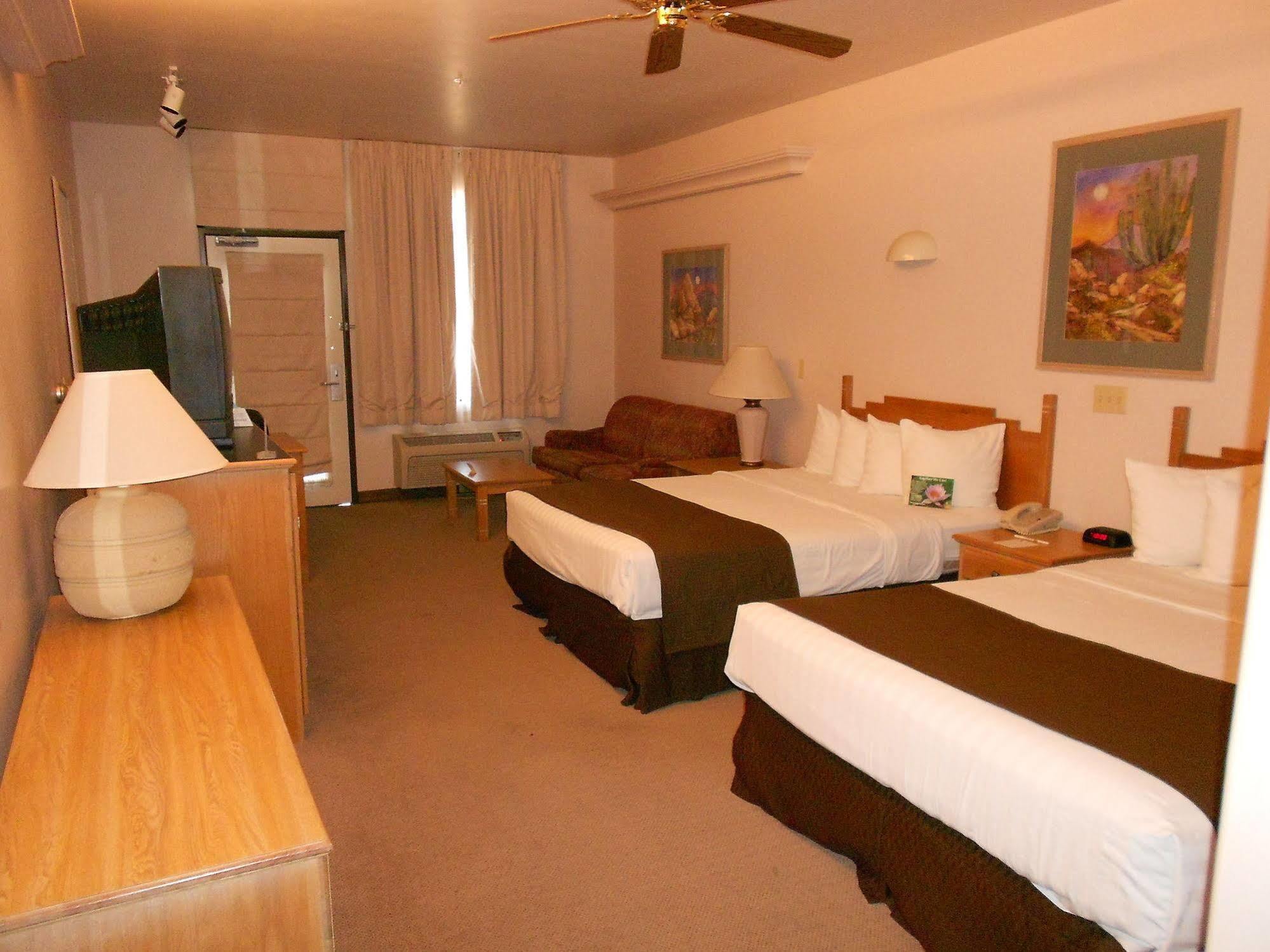 Quality Inn & Suites Phoenix Nw - Sun City Youngtown Eksteriør bilde
