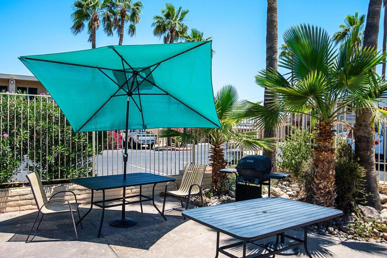 Quality Inn & Suites Phoenix Nw - Sun City Youngtown Eksteriør bilde