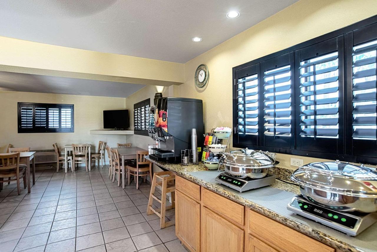 Quality Inn & Suites Phoenix Nw - Sun City Youngtown Eksteriør bilde