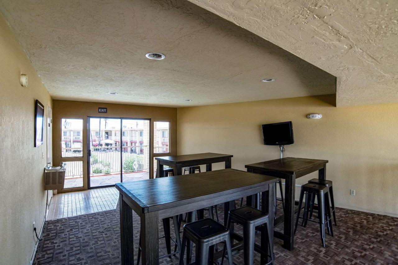 Quality Inn & Suites Phoenix Nw - Sun City Youngtown Eksteriør bilde