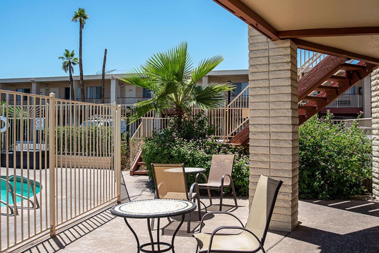 Quality Inn & Suites Phoenix Nw - Sun City Youngtown Eksteriør bilde