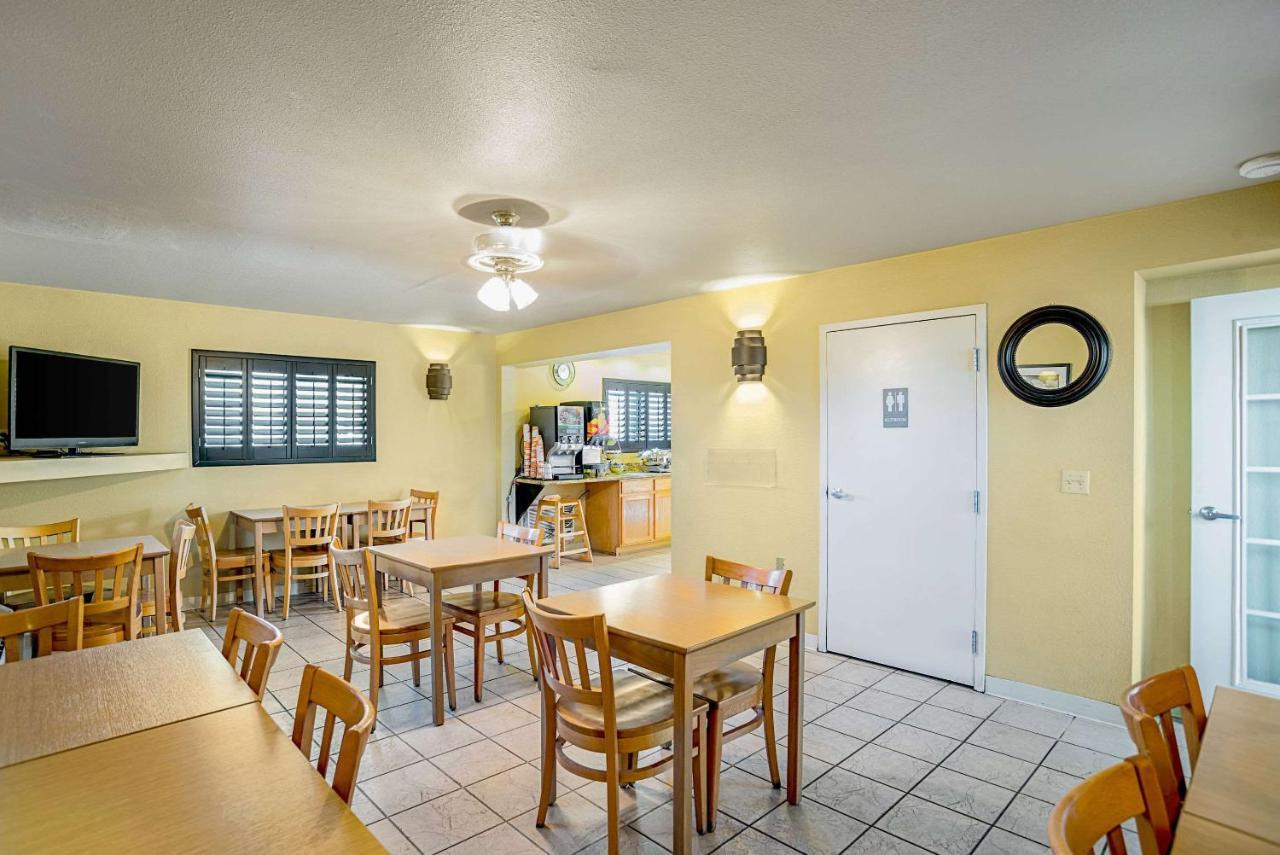 Quality Inn & Suites Phoenix Nw - Sun City Youngtown Eksteriør bilde