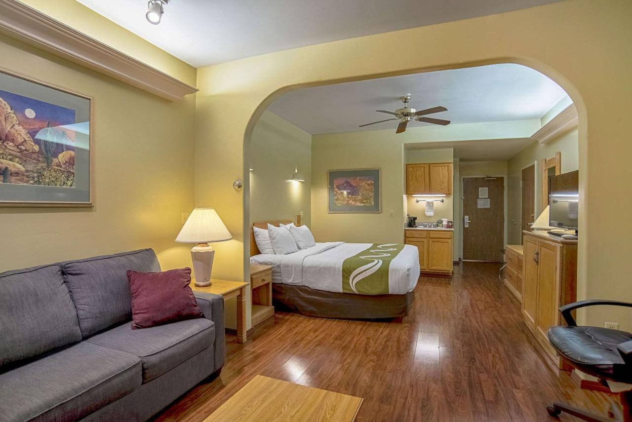 Quality Inn & Suites Phoenix Nw - Sun City Youngtown Eksteriør bilde