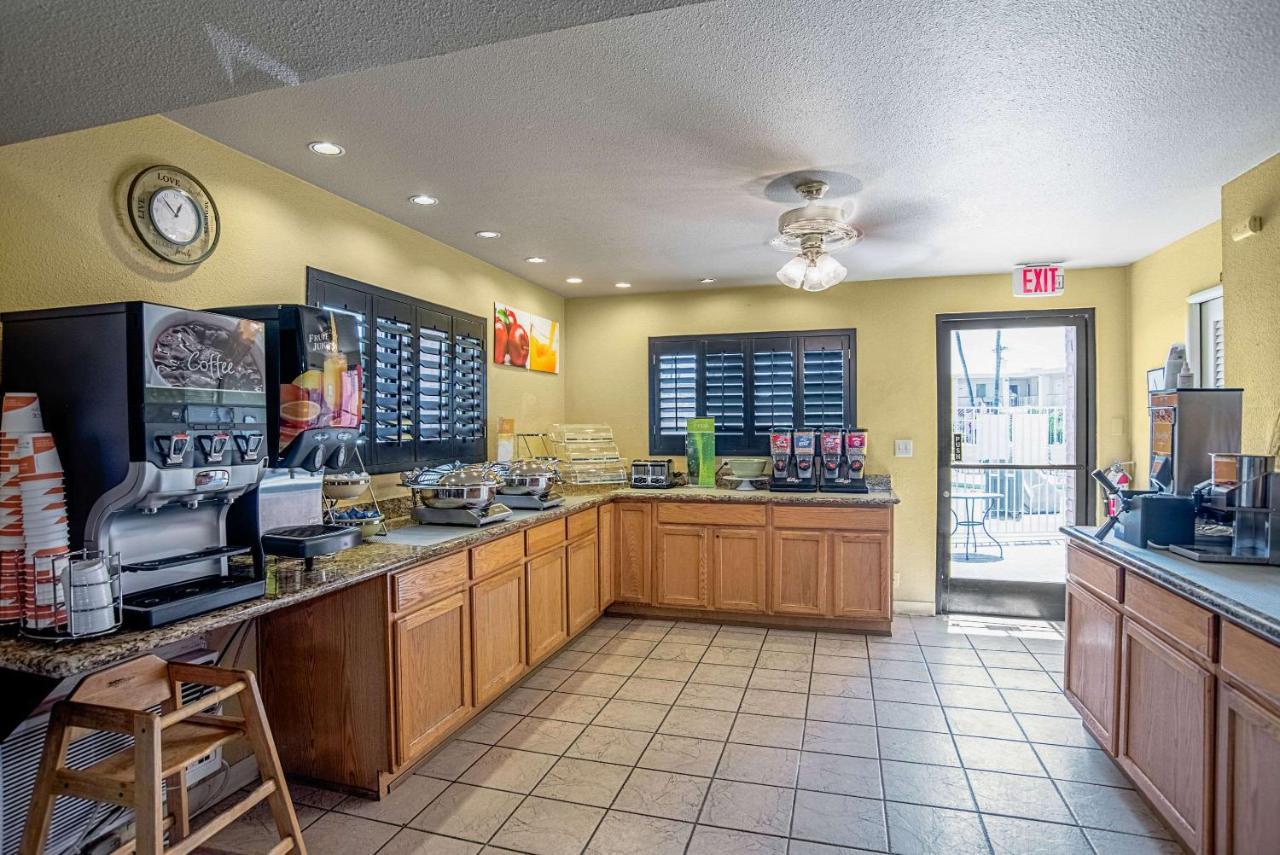 Quality Inn & Suites Phoenix Nw - Sun City Youngtown Eksteriør bilde
